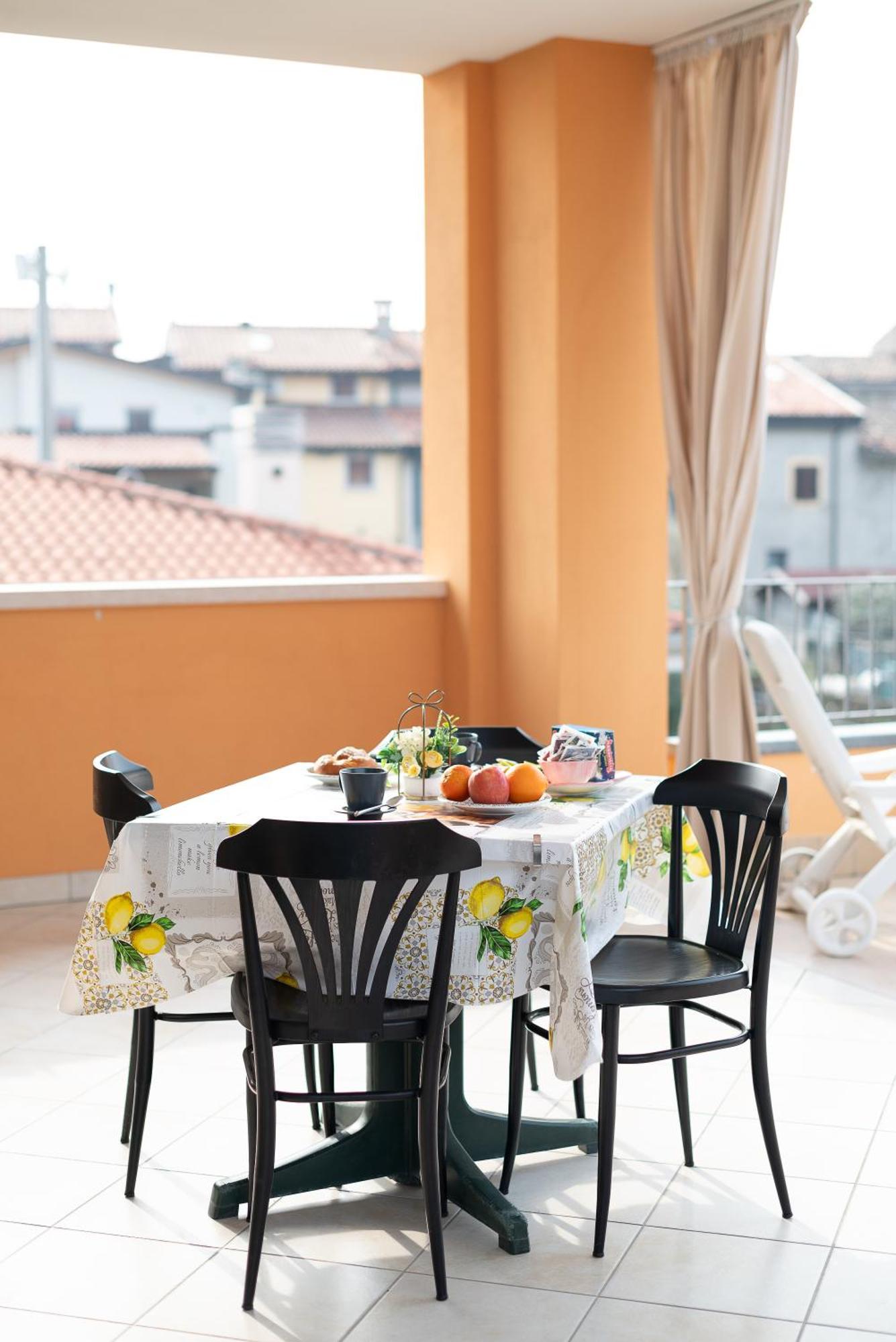 Apartamento Terrazza Baciata Dal Sole Lazise Exterior foto